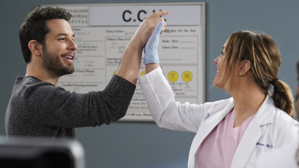 chezscurlywurly's tweet photo. upon Skylar Astin being on the pod yesterday, the updated question is are you team Jolex, Jolink, or Jodd? ๐คฉ (Iโm forever a Jolex girl sorrryyyy) #ciwii https://t.co/iVzQ6atEV5