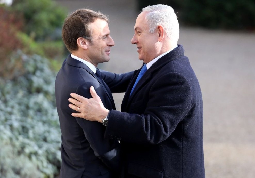SamDeghout's tweet photo. " J'ai des désaccords avec #Netanyahou ... Mais il est le bienvenu "
Manière cynique de dire qu'il y a un #genocide qui a commencé il y a presque 10 mois mais qu'il s'en bat les reins .
#JOdelaHonte #Macron #Paris2024 #GreveGenerale #PasDeJO #Gaza https://t.co/yAXEvfWnRq