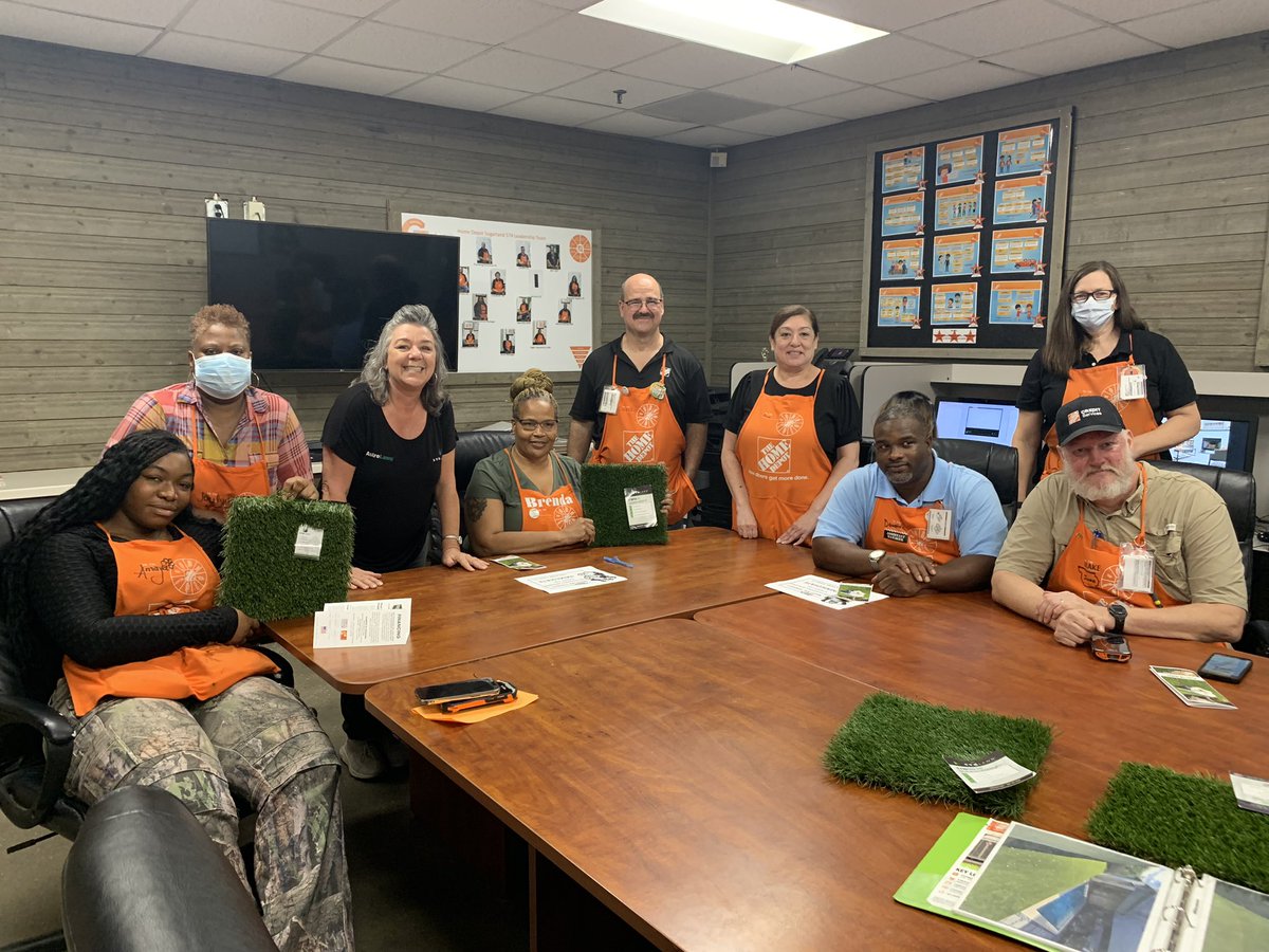 AstroLawnHTX's tweet photo. @HomeDepot @SteveSxg704 great Pk at store 0574. Thank You for having AstroLawn in to educate your team. Bring on the leads. https://t.co/tgk3yYWCNa
