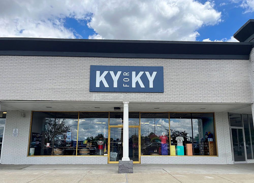Need something to remember your visit to Kentucky? Head to the KY for KY store just a few miles from campus buff.ly/3ycRxUj
