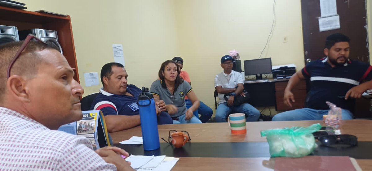 #23Jul|| Sala situacional sigue atenta, organizando y planificando estrategias a pocos días para los comicios electorales donde nuestro candidato <a href="/EdmundoGU/">Edmundo González</a> tiene una gran ventaja para ganar.

5 días y #UNTCojedes no se detiene, para salir a votar y a ganar la presidencia.