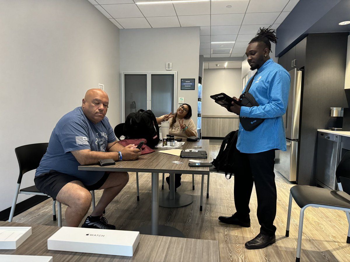 Amazing tablet event at Leominster police partnered w/ <a href="/EdwinACartagena/">Edwin Cartagena</a>  <a href="/pnixnix/">Peter Nixon</a> <a href="/ChrisCamara84/">Christopher camara</a>  <a href="/TheNEStates/">Northeast States</a> #firstnet #success