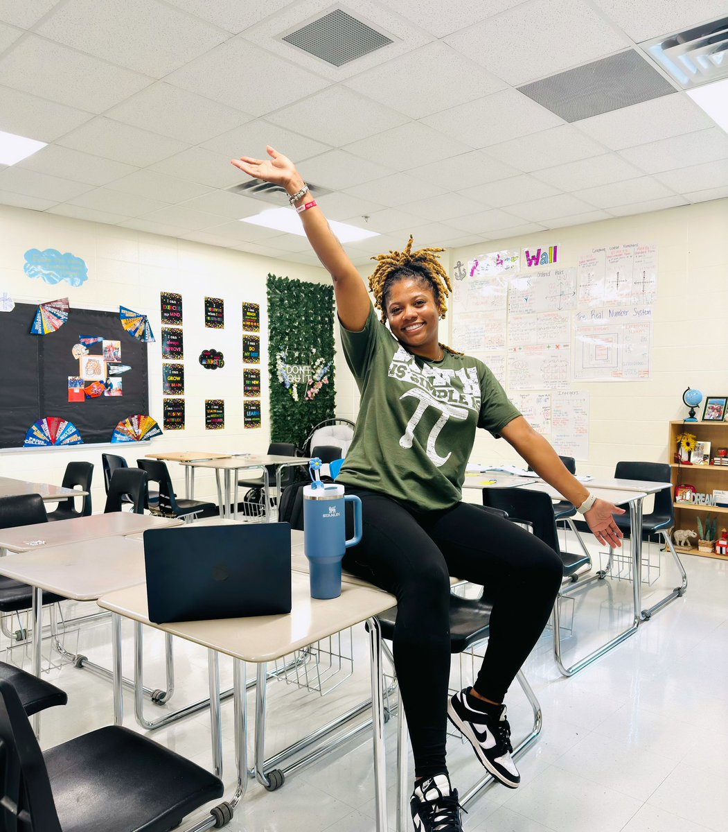 Ms. Lowe👩🏽🏫 tweet media