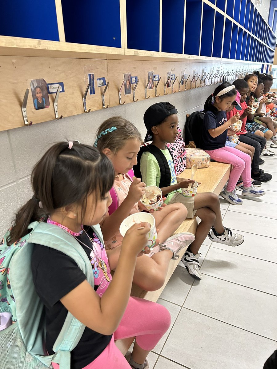 emmoretti's tweet photo. How better to end a warm summer day after lots of learning- making ice cream sundaes. A huge thank you to the The Angel Foundation @AFLToronto for providing us our nutrition program and summer treats. @TCDSBSummerLrn @TCDSB @KerrEteach #tcdsbsummerlearning2024 https://t.co/pVLdgwFeT9