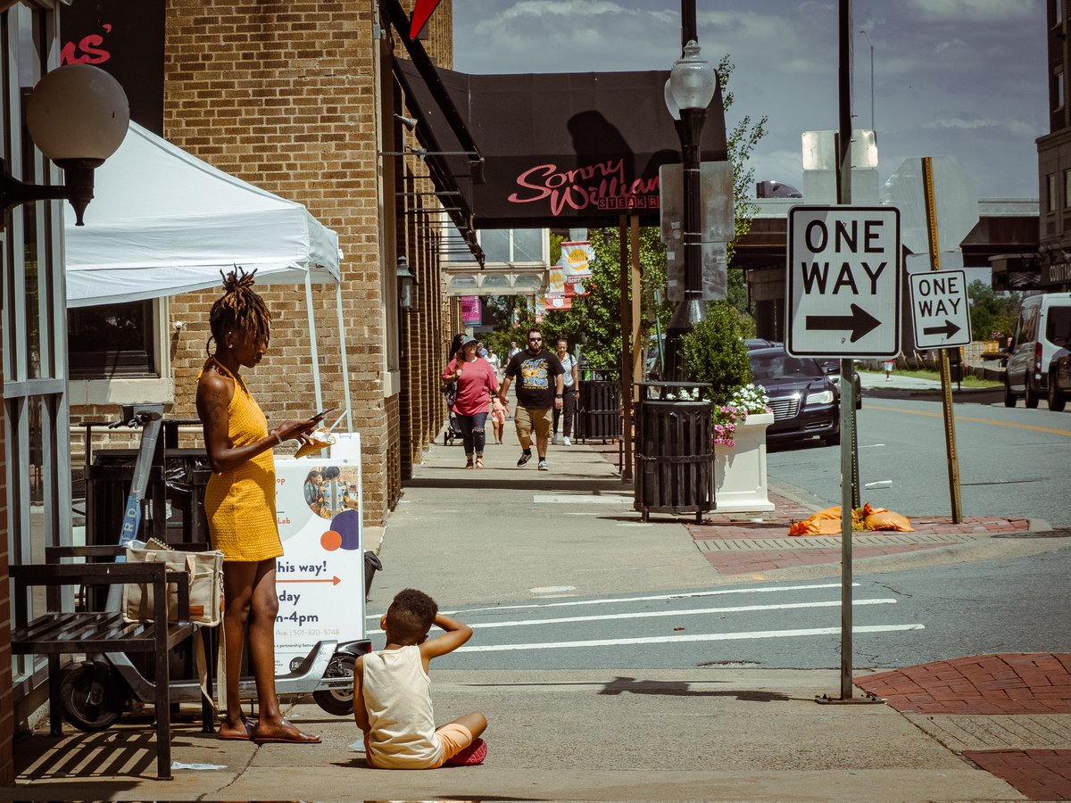 wander_whims's tweet image. Photo of the day: Street shot from the River Market in Little Rock. #lifeisshort #takepictures