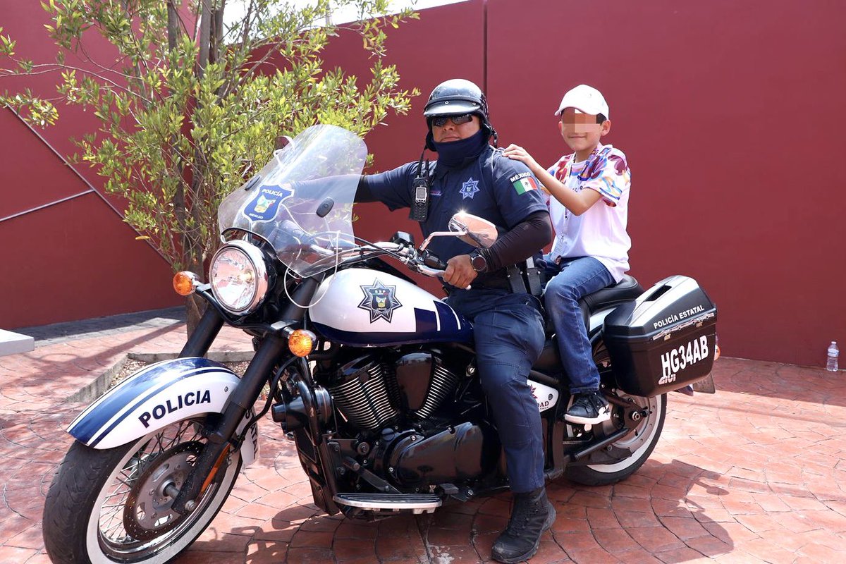 SSP_Hidalgo's tweet photo. 📌 A través de tareas de proximidad social, el Instituto de Formación Profesional y las unidades especializadas de la Policía Estatal llevaron la Feria de la Paz y Seguridad para la Niñez al Curso de Verano del Gobierno de Hidalgo🚓🚒🚨 https://t.co/Y4rJuBJVF9