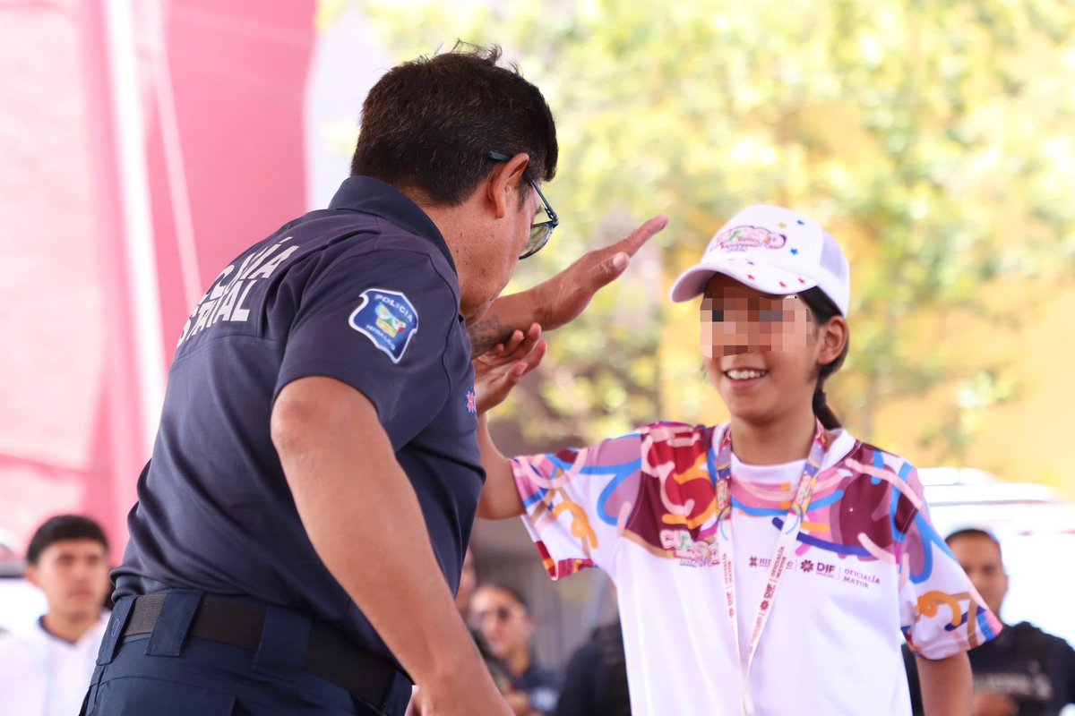 SSP_Hidalgo's tweet photo. Por medio de diferentes dinámicas, pequeños y grandes aprendieron sobre temas preventivos y disfrutaron de la presentación de los binomios caninos de la Unidad K9, Bomberos, paseos en patrulla, entre otras actividades. 🐕👮🏻🧯👩🏻‍🚒

#PorLaPazYSeguridadDeHidalgo🕊 https://t.co/sIOm4FpKxu