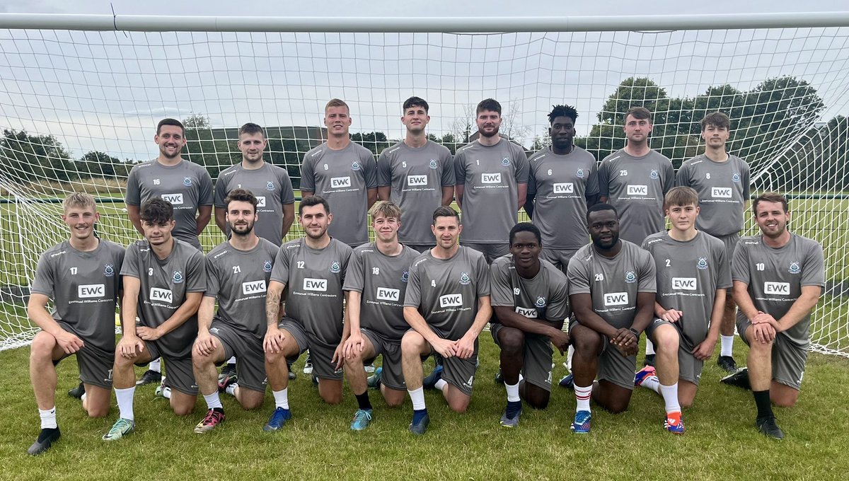 shawburyutd's tweet photo. Shawbury Utd First Team ready for the start of the new @nwcfl Season with their new Training Kit supplied by Club Captain @Emmanuel01718  from “EMC” Emmanuel Williams Contractors 👏
Looking Very Smart Thank You Manny ⚪️⚫️ https://t.co/kyLe8ErIbT