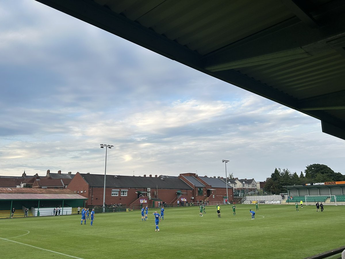 MattyS_GFC's tweet photo. Free Tuesday night, so another pre season friendly for me, at @dundelaofficial.
The visitors were @MossleyFC, a last minute replacement for the PSNI so credit to them for stepping in on less than 12 hours notice.
An entertaining game and a 4-3 win for Mossley. https://t.co/QBnchdu82E