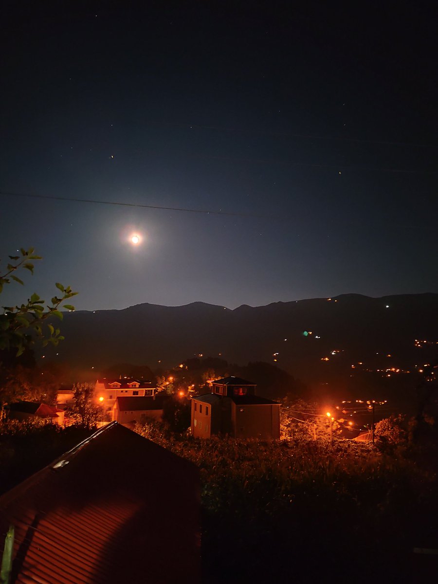 Şikayet ettiğiniz hayat belki başkasının hayalidir.