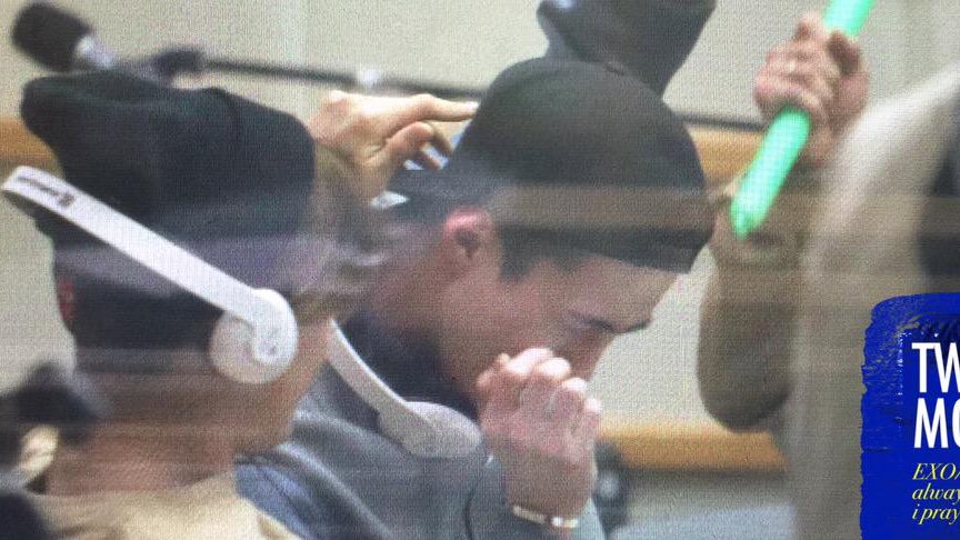 peachixun's tweet photo. sekai :( ❤️ https://t.co/fSW95TRKOm