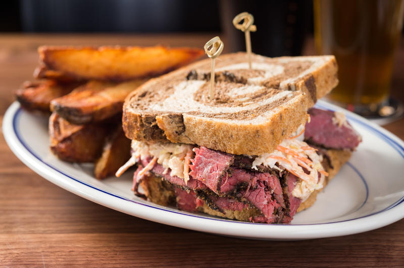 Seeking a #SousChef for Rowland's Bar + Grill, our modern gastropub located in Macy's Herald Square! Competitive salary, opportunity for growth, multi-tier health benefits, 401k with matching + paid vacation! Inquire today!