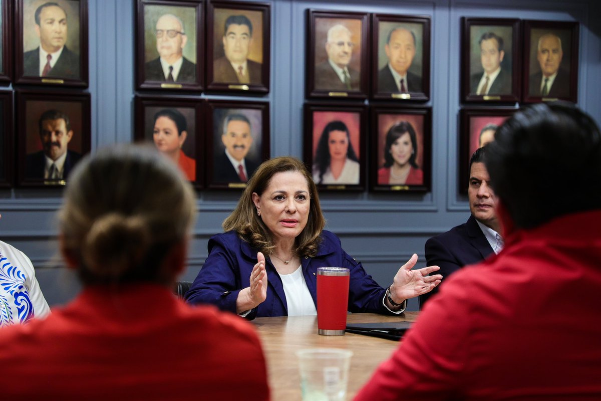 PRI_Nacional's tweet photo. Nuestra Presidenta, @GOrtizGlez, y nuestro Secretario General, @miguelalonsogob, sostuvieron una reunión de trabajo con sectores, organizaciones y organismos especializados para dar seguimiento al trabajo que realizan de la mano de nuestra militancia en beneficio de las y los mexicanos.

El PRI es un partido que trabaja en unidad en todo el territorio.

¡Vamos con todo!
