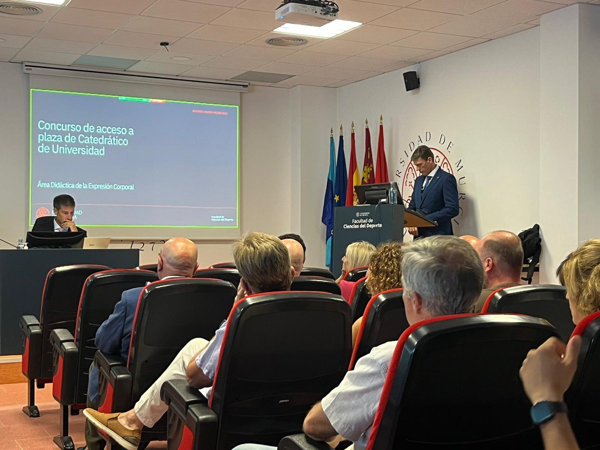¡Enhorabuena al gran <a href="/UAvalero/">Alfonso Valero</a> por conseguir la plaza de catedrático de la <a href="/UMU/">Universidad Murcia</a> ! Te lo mereces por tu gran trabajo y dedicación tanto a la investigación como a la enseñanza 👏👏