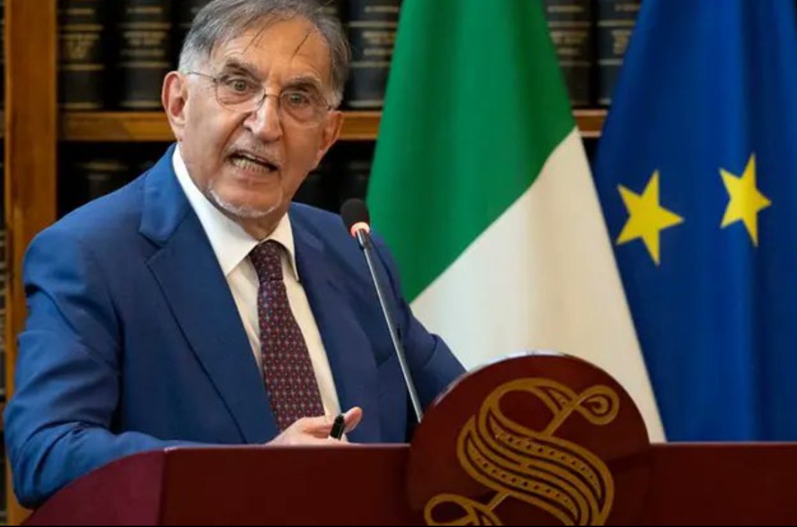 E poi c’è il camerata #LaRussa, che di fronte al pestaggio squadrista di #CasaPound dice “però #Joly non si è qualificato come giornalista”. Se questo è un Presidente.