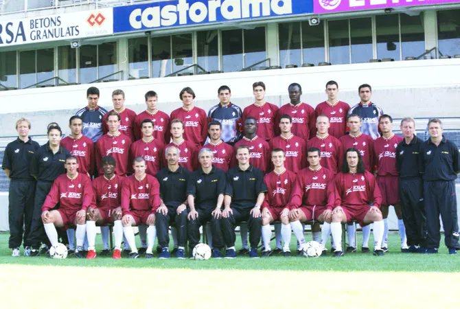 talkmetz's tweet photo. 🔙✨ Retour sur la saison légendaire 1997-1998 du FC Metz ! 

Nos Grenats ont terminé à une incroyable 2ème place en Ligue 1, égalant le meilleur classement de l'histoire du club🥈

Une équipe et une saison inoubliables ! 💪⚽

#FCMetz #Saison19971998 #AllezMetz https://t.co/TOqhS9r9SB