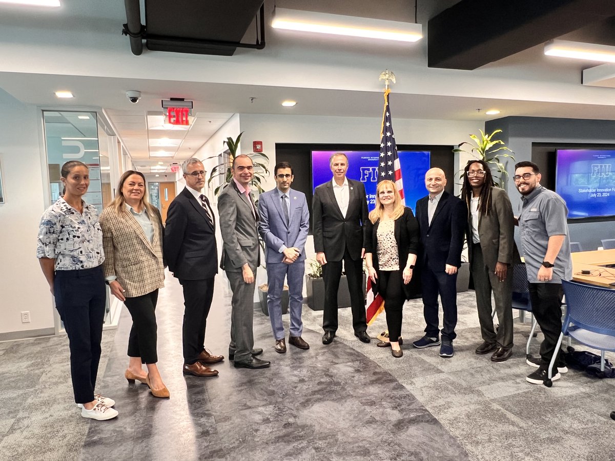 FIUdc's tweet photo. . @dhsscitech Undersecretary Dimitri Kusnezov also had a chance to be briefed by @FIUSCIS faculty and staff on the @DHSgov funded ADMIRE Center and members of the @MiamiDadeCounty #ClimateReadyTechHub Learn more: https://t.co/O8EmrzFu8k #FIUResilience https://t.co/JpSZyywGuG