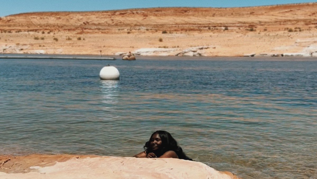 kaditopia's tweet photo. A dip in Lake Powell https://t.co/GvZRZlPmzl