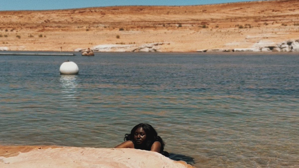 kaditopia's tweet photo. A dip in Lake Powell https://t.co/GvZRZlPmzl