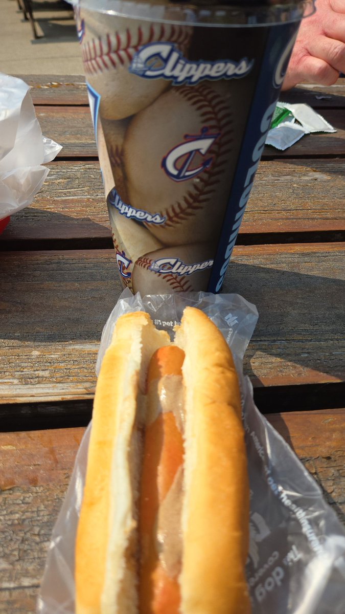 LRunser's tweet photo. @Stadium_Mustard I can't show my face. I called off work to be here. #stadiummustard @CLBClippers https://t.co/Sle4c6lcze
