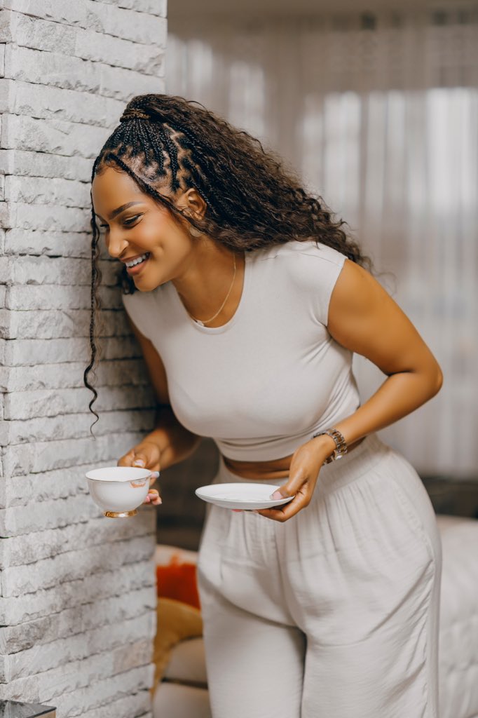 Njyewe YESU yankunze e .,njyewe YESU yangiriye neza aaaaa.,biba mwumva mvuga ndata uwo mwami nuko njyewe yangiriye neza aa…,💃🏾💃🏾💃🏾

YESU WEEEE warakoze kunkunda 

❗️Iyo YESU adashiramo imiyaga koko ubu mba ndi hehe 🙆🏽‍♀️🙆🏽‍♀️🙆🏽‍♀️🙆🏽‍♀️ ❗️