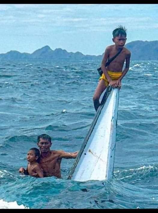 sutanmangara's tweet photo. AYAH YANG HEBAT

Aco (37), nelayan asal perkampungan Gorontalo, pesisir Labuan Bajo, Kabupaten Manggarai Barat, Nusa Tenggara Timur, adalah pahlawan bagi kedua putranya, Abdul Rahman (12) dan Abdul Rahim (9). Bertahan 2 Jam sebelum diselamatkan nelayan lain. https://t.co/EXoloZdRcP