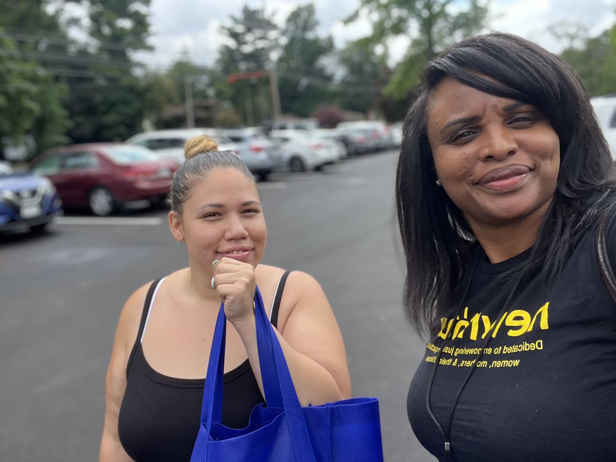 NewHourNY's tweet photo. Happy to assist a long time member today with #reentryservices and #ProjectDignity supplies! https://t.co/Vp9zssTZAC