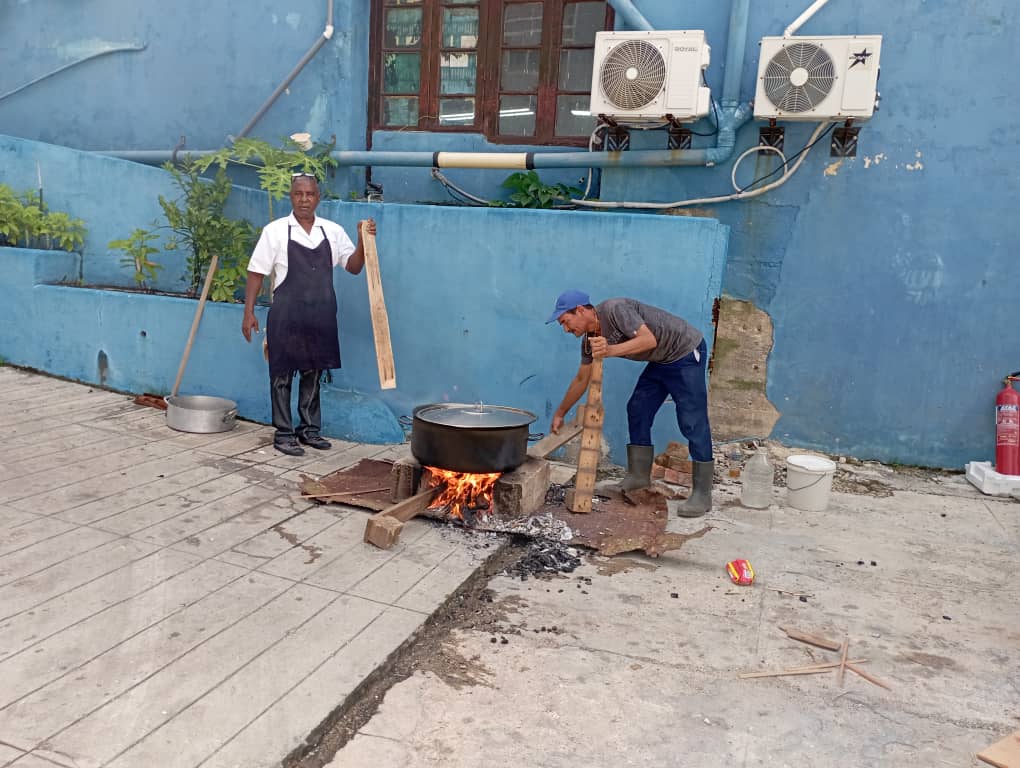 Previo al aniversario 71 de los asaltos a los cuarteles Moncada y CM de Céspedes,el <a href="/MINCEX_CUBA/">MINCEX🇨🇺</a> 🇨🇺♥️ se transforma, se embellece y se prepara para seguir tomando #LaHistoriaPorAsalto. #SanctiSpíritusEn26 #SantiagoDeCuba <a href="/pro_cuba/">ProCuba</a> #FidelporSiempre <a href="/CorvoVizcaino/">Ernesto L. Corvo Vizcaíno</a>