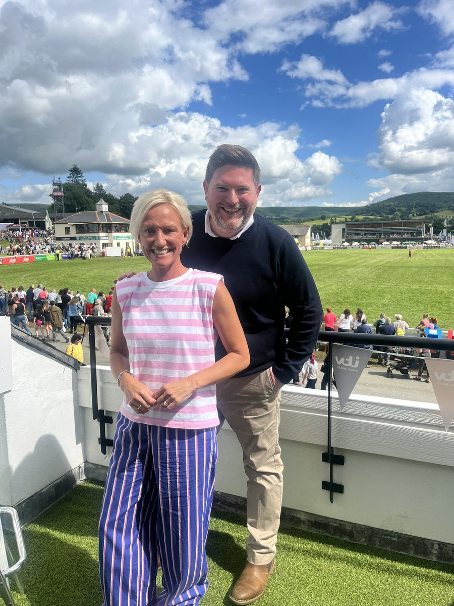 ITVCymruWales's tweet image. On a glorious day of weather at the Royal Welsh Show, @Ruth_ITV &amp;amp; @carledwardsITV looked back at weather over the years at the Show ☔️☀️

From sunshine to flooding, the weather is always the top story at the @royalwelshshow 🎥
