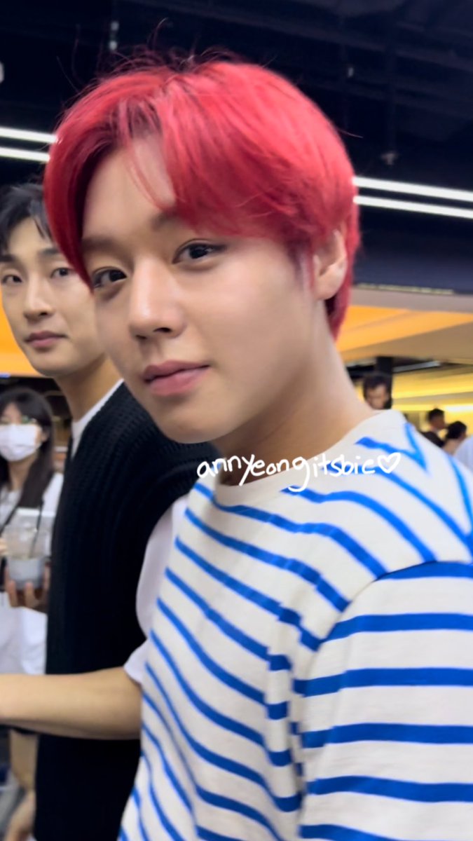 annyeongitsbie's tweet photo. 240624 Pilot VIP Premiere

AKHIRNYA KETEMUUU #ParkJiHoon 😭🥹🫠 PLIS MANIS BNGT SENYUMNYAA 😭😭😭😭😭😭 Gak kuat woi.. kapan lagi disenyumin gitu.. malah rambutnya merah menyala

#박지훈 https://t.co/aUpCt8JWeG