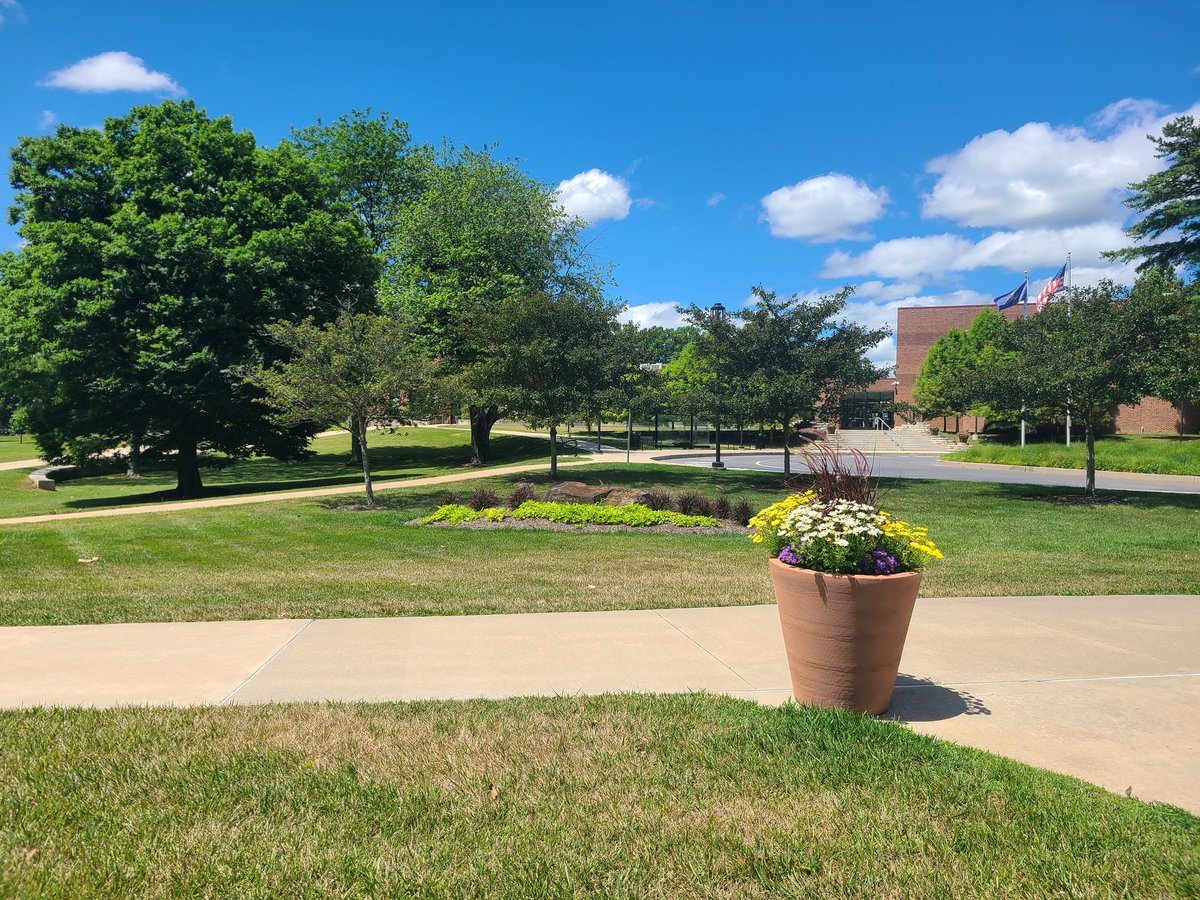 JerzTony's tweet photo. Campuses are great to visit when they are bustling with students. But they are also just as nice to explore during the serene summer months like here @PSUBrandywine. #prettycollegepics https://t.co/jcKc6Q3vsY