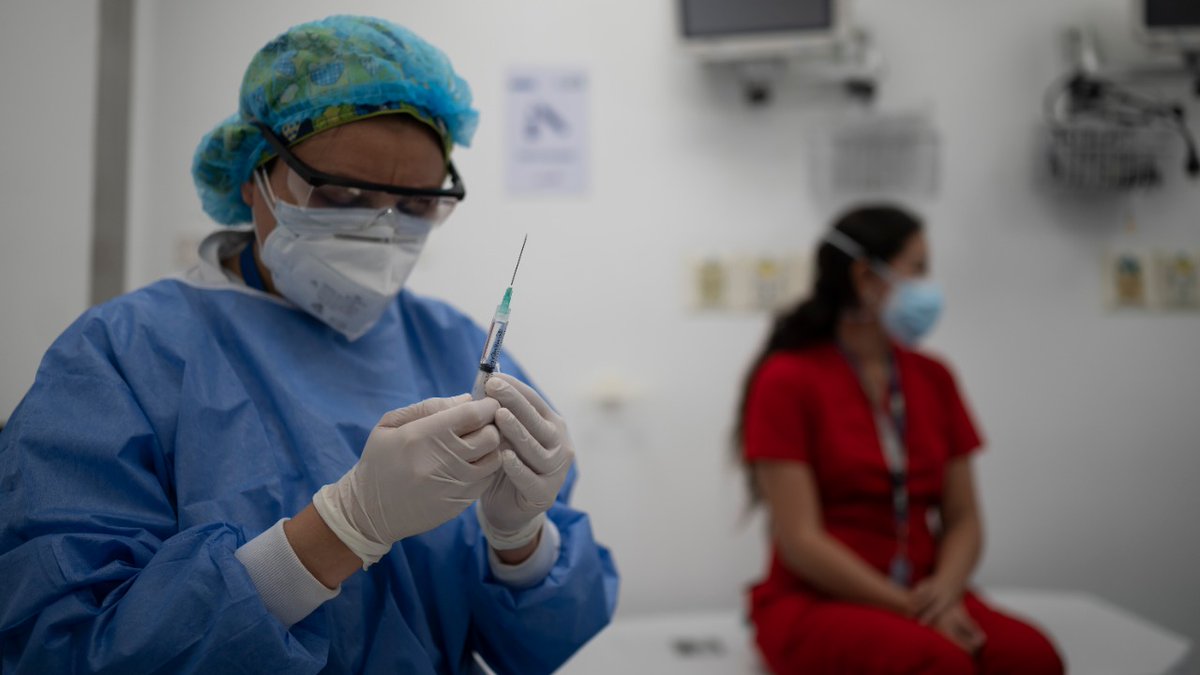 UNDPAccLabs's tweet photo. .@UNDPAccLabs in @PNUDArgentina and @FundacionByB reveal barriers to #Vaccination for elderly, caregivers, pregnant women, and teens. 

Findings inform the #Itistoday campaign in Buenos Aires to promote vaccine awareness.  

Read more👇
https://t.co/PDyYYNzpMj https://t.co/sNSLkO3hM0