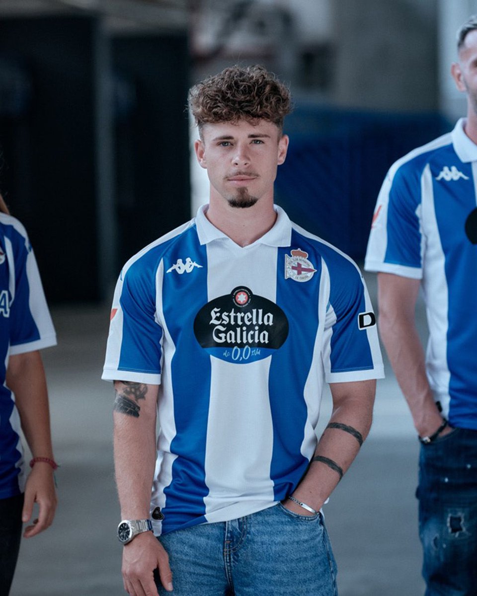 RCDeportivo's tweet photo. 💙 "𝑨𝒓𝒔𝒆𝒏𝒊𝒐 𝑬𝒔𝒕𝒓𝒆𝒍𝒂"  💙   

🤩 Xa podes comprar a nosa nova pel nas #DeporTiendas e na web https://t.co/LpfKenKAyW https://t.co/LwmwuyS7ql