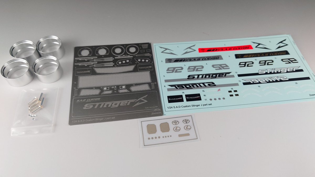 somtakapi's tweet photo. クリアパーツや、デカール、エッチング、メタルインレット。メタルパーツですね。このメタルリムの存在感。マフラーのメタルパーツも良いですね。デカールも2種類入ってるので好きなボディーカラーに合わせられそうですね。。#Zoomon #ハイエース #sad #stingerj https://t.co/mwkZ4Es0Ob