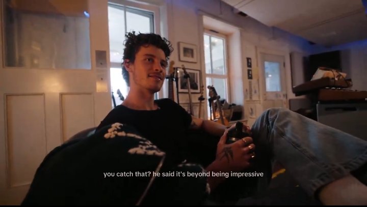 shawnfthoney's tweet photo. "entendés eso ? dijo que va más allá de ser impresionante, en esto fuiste vos" 
la parte que más me emocionó del video, todos reconociendo que este es su álbum más personal, sm5 es shawn reencontrándose otra vez después de 4 años buscando conectarse con sí mismo, increíble https://t.co/mv9tzz5fqS