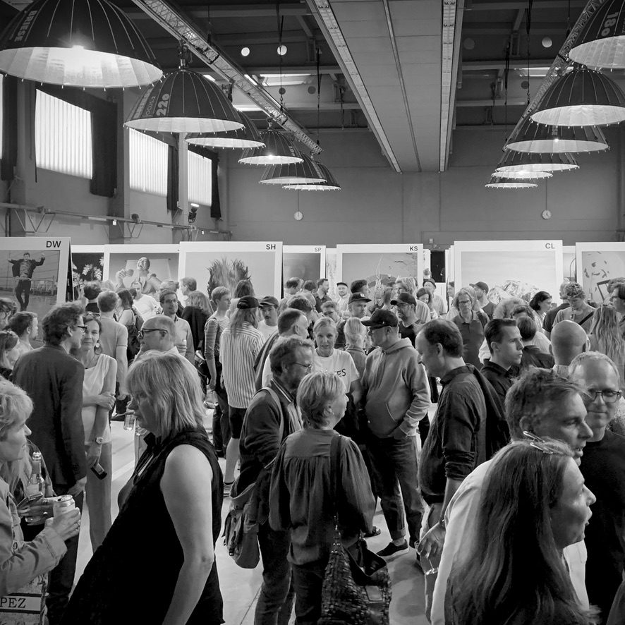 FelixHolzer's tweet photo. In Hamburg, my photographic work ‚Lightning Sky‘ was presented at the photography group exhibition Aufschlag ‚Kapriolen‘. The vernissage attracted over 1000 visitors on the opening evening. 

https://t.co/9qbvFsKRBd

#artist #contemporaryart #felixholzer #worldoffelix
#artwork https://t.co/2uF0iYBFlF
