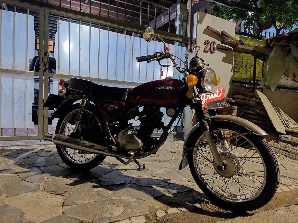 MH_Ferrer's tweet photo. Welcome back, buddy. It's time to hunt monsters.
#Honda #cb100 #MonsterHunter #MHNow https://t.co/qOYeqJkyre