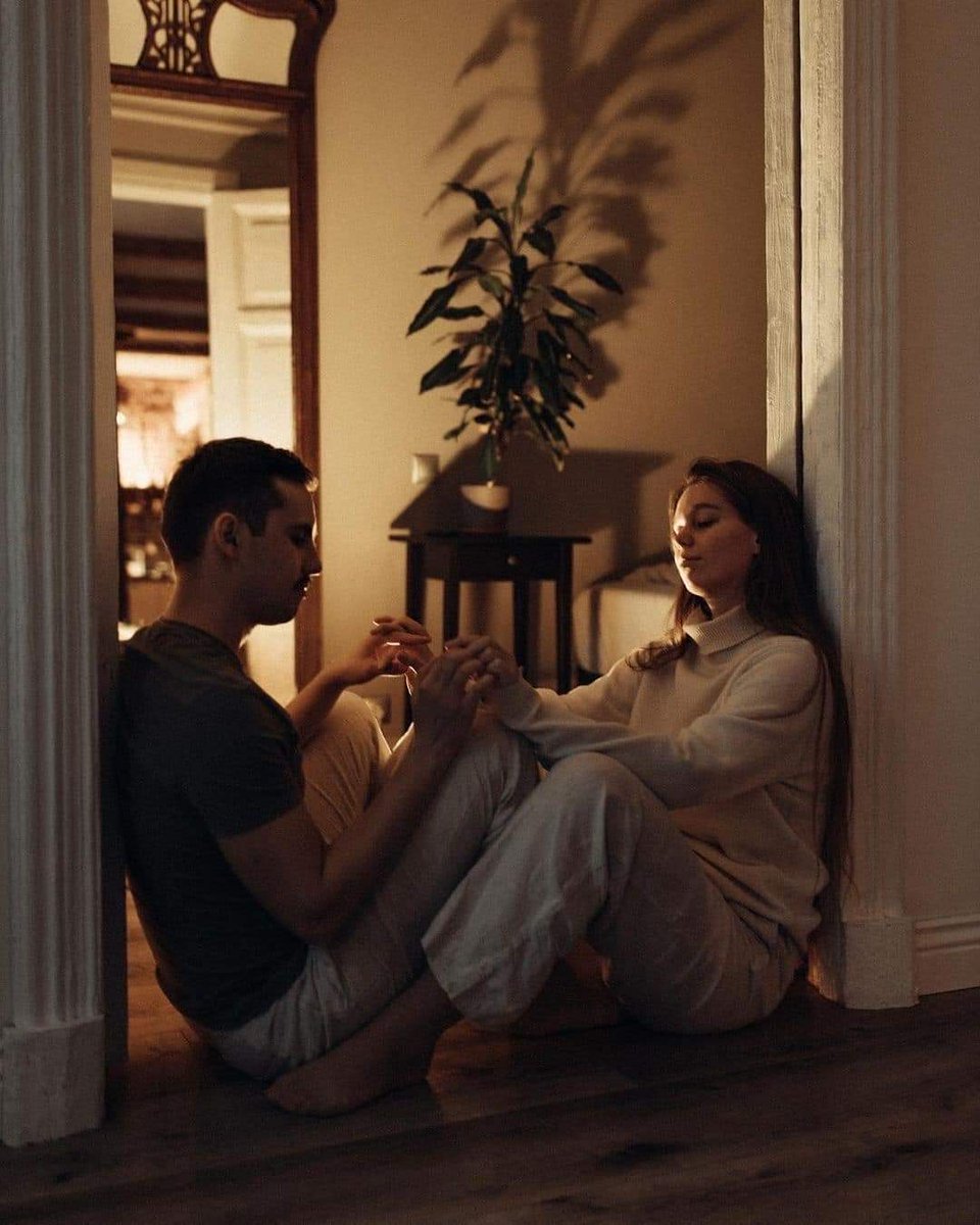 simplelady_ash's tweet photo. She: it's a long story...🥺
He: i have time...😊
Emotional availability is the best gift...
You can give to your partner...💕
#heandshe stories... https://t.co/uPS1uX6POD