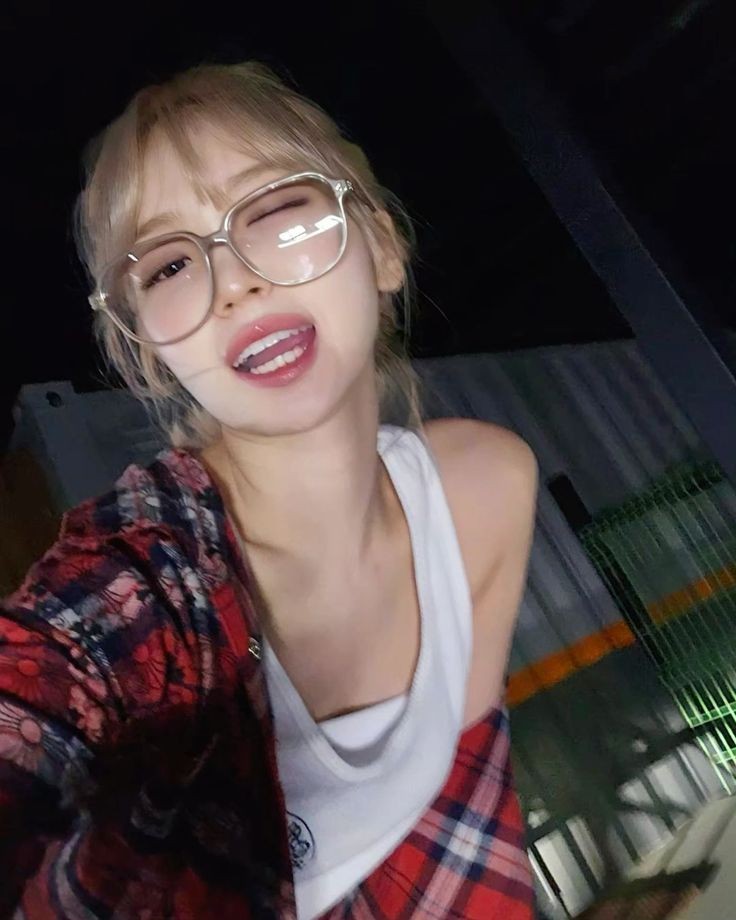 First day of school sisipagan ko na mag notes...sa ig

chaewon short au