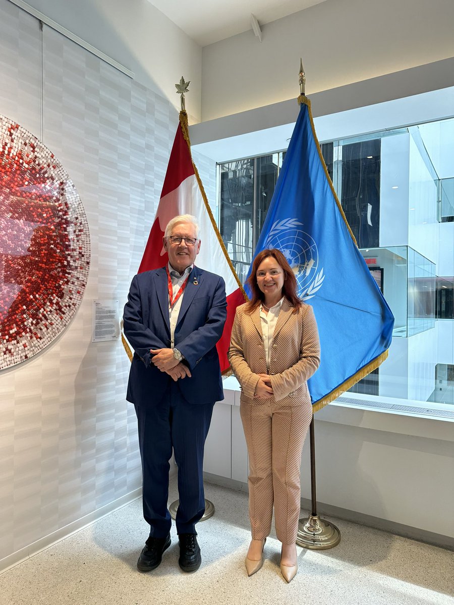 🇨🇦I was absolutely excited to meet <a href="/BobRae48/">Bob Rae</a> yesterday in New York! We had a chance to chat and discuss future potential cooperations between Canada and Ukraine. The people of Ukraine are grateful to Canada for their ongoing support of Ukraine!