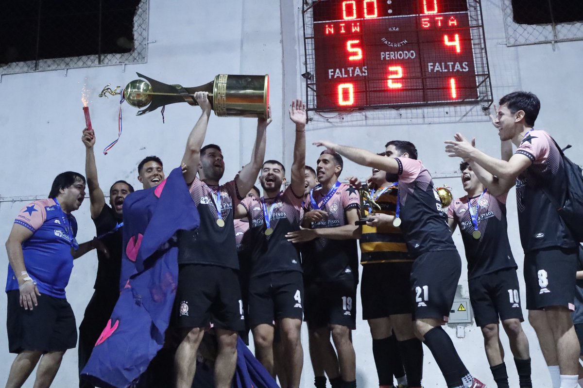 ExaNazareth's tweet photo. Niupi FC Campeón Categoría Futsal Primera Torneo Apertura 2024 ⭐��⭐️⭐️⭐️⭐️
.
.
Felicitaciones! 🎉🏆🏆🏆🏆🏆 https://t.co/8mP9DW22at