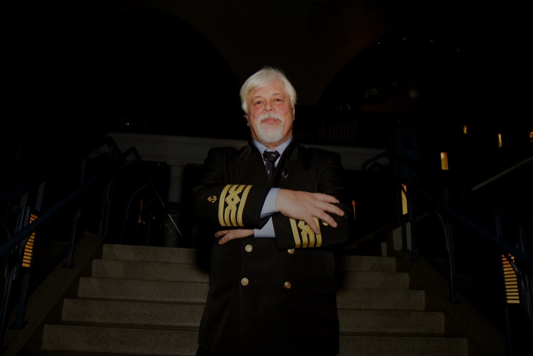 A rare moment to capture the heroic sea warrior, Capt. Paul Watson of <a href="/seashepherd/">Sea Shepherd</a>  on land at the American Museum of Natural History for <a href="/NYTStyles/">NYT Styles 💖</a>   nytimes.com/slideshow/2014…