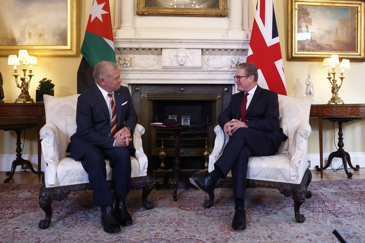 Keir_Starmer's tweet photo. Pleased to welcome @KingAbdullahII to Downing Street.
We both agree that securing an immediate ceasefire and increasing aid into Gaza is an immediate priority.
I look forward to continuing the UK and Jordanโs strong and long-standing security partnership. https://t.co/Q3eEukL0wF