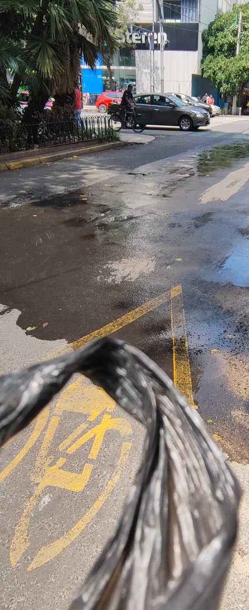 _SofiaCG_'s tweet photo. @SacmexCDMX fuga por trabajos sin cuidado en la calle Liverpool con Florencia , ya envié mensaje directo https://t.co/r9kfAII7Mx