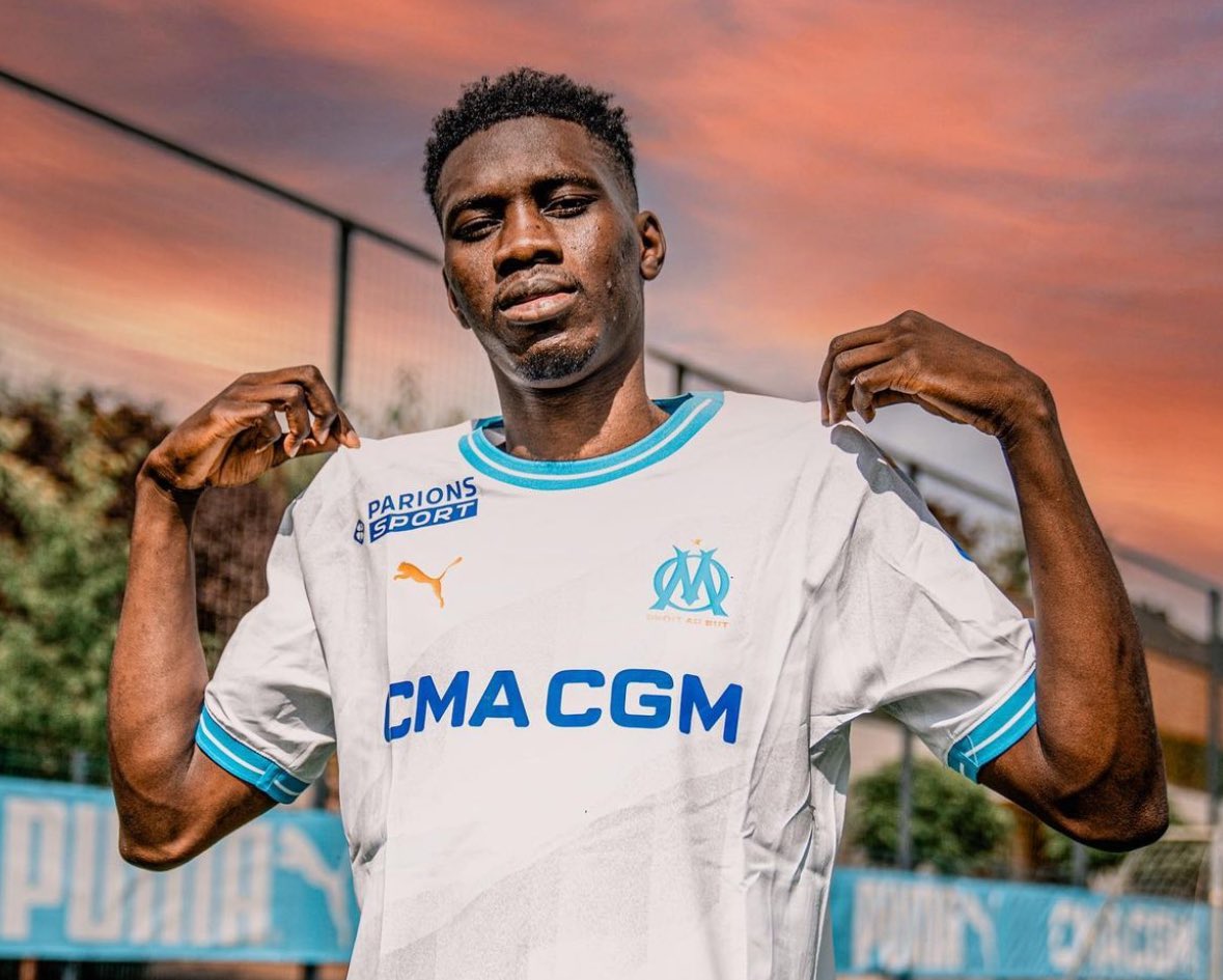 FabrizioRomano's tweet photo. 🚨🔴🔵 Crystal Palace have offered €14m plus €1m add-ons to Olympique Marseille for Ismaila Sarr.

Understand deal includes also a sell-on clause for OM on future sale.

Sarr already almost agreed on five year deal with #CPFC, as @Santi_J_FM reports. Deal on. https://t.co/YnLe5QQtnt
