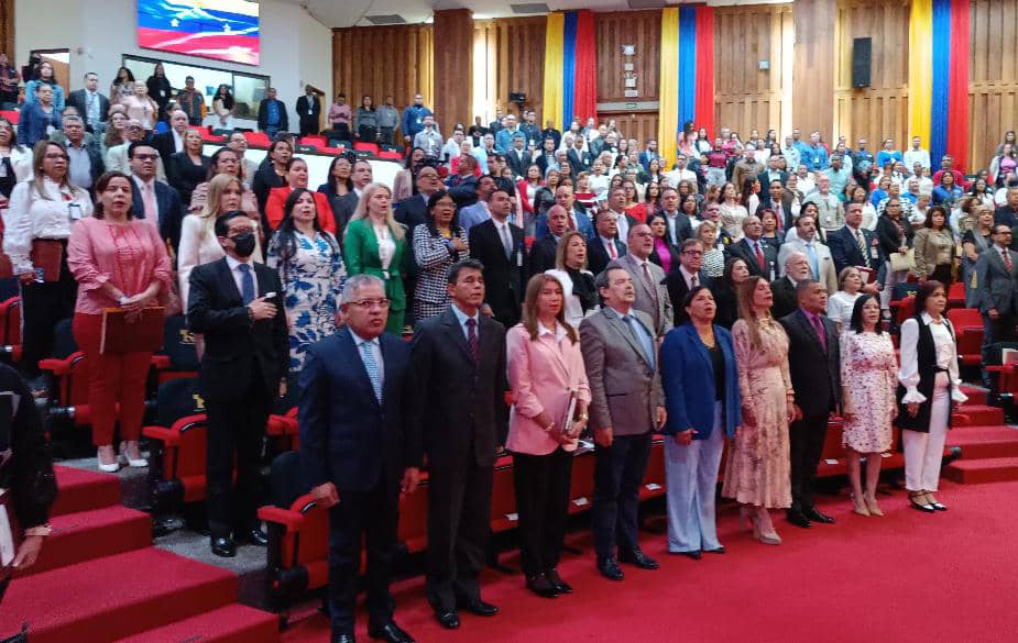 Este #23Jul, servidoras y servidores de la Contraloría General de la República participaron en la ponencia: "El sistema electoral venezolano, infracciones de naturaleza electoral: delitos, faltas e ilícitos administrativos electorales", organizada por el <a href="/TSJ_Venezuela/">TSJ Venezuela</a>.