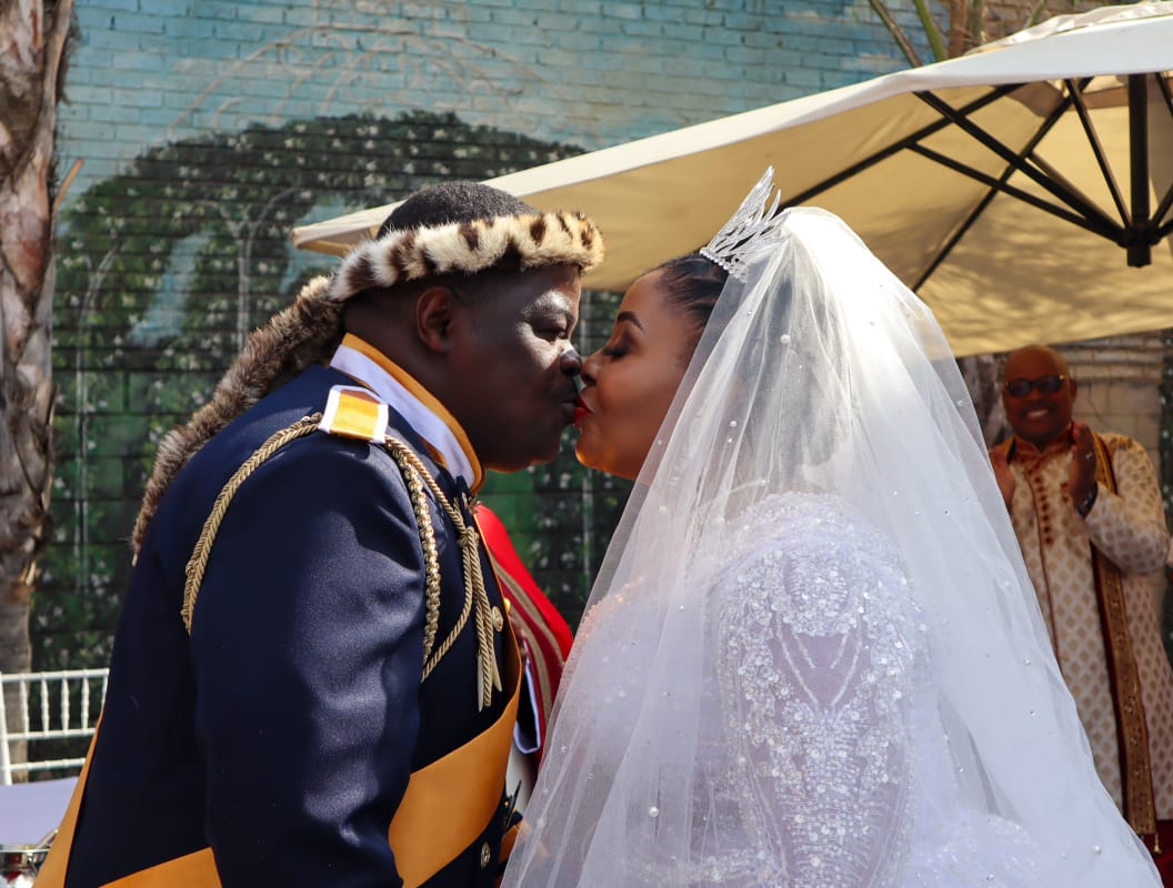 GetitRightRea's tweet photo. Zimbabwean King Marries A Lady from Vaal Over the Weekend|Rea Gazette 

His Majesty King Mike Mambo of Zimbabwe married Zandile Mhlambi from Sebokeng Zone 3, Vaal, this past weekend. 
#reamediahouse
#reagazette https://t.co/JXTVMJ64xL