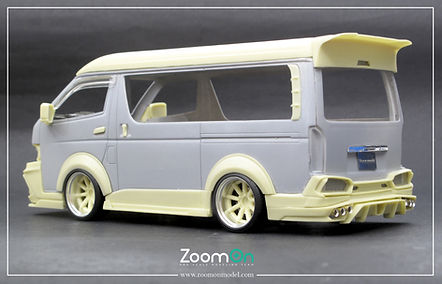 somtakapi's tweet photo. 実写写真、仮組みした画像の引用です。アオシマからワイド化し車体が出ていたら最高ですが、やる人は根性でワイド化して頑張ってください。そのうち気が向いたら仮組みするかもー。お得なキットなのは間違いないので気になった方はぜひ買ってみてくださいね。#Zoomon #ハイエース #sad #stingerj https://t.co/8LTJyj0GCJ