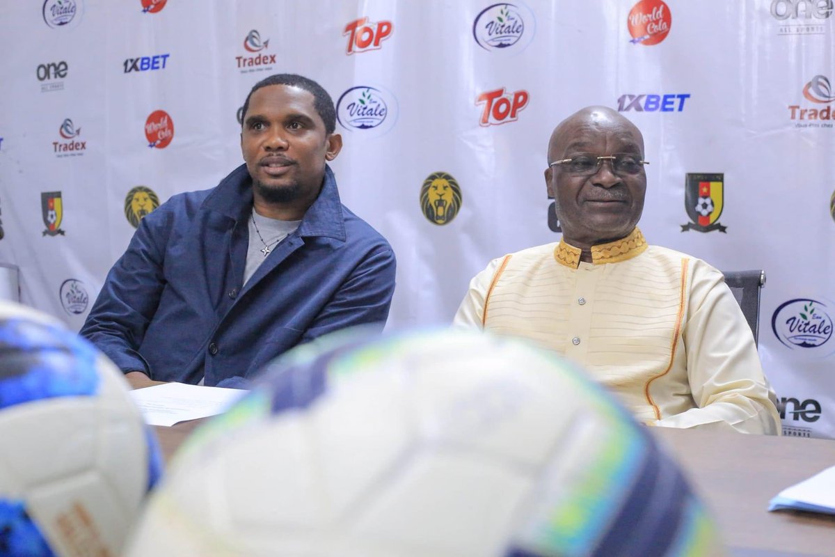 FecafootOfficie's tweet photo. Le Président de la #FECAFOOT @SamuelEtoo a procédé ce mardi à la remise de 480 ballons de futsal. Un matériel destiné aux points focaux régionaux et les clubs de futsal dans tout le pays. https://t.co/Y8aCXiawSH