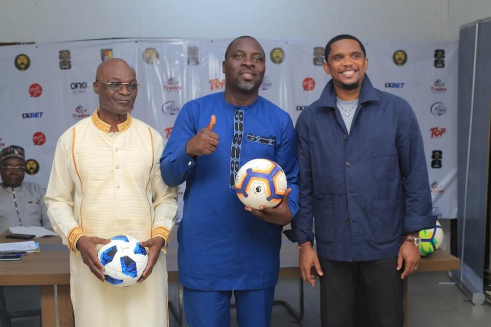 FecafootOfficie's tweet photo. Le Président de la #FECAFOOT @SamuelEtoo a procédé ce mardi à la remise de 480 ballons de futsal. Un matériel destiné aux points focaux régionaux et les clubs de futsal dans tout le pays. https://t.co/Y8aCXiawSH